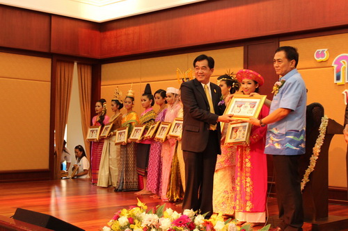 อบต. อ่าวนาง ร่วมเป็นเกียรติ และรับของที่ระลึก โครงการประชาสัมพันธ์การจัดการศึกษาขององค์กรปกครองส่วนท้องถิ่น ระดับภาคใต
