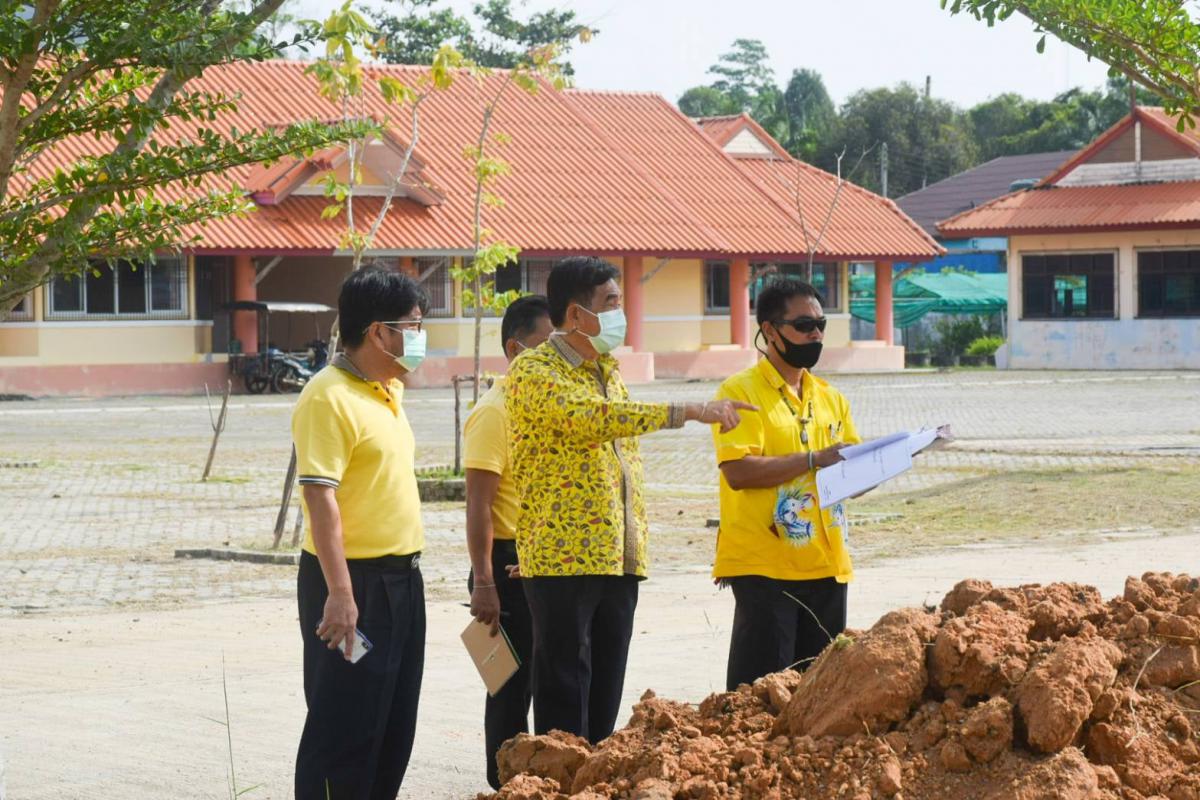 ลงพื้นที่ตรวจติดตามความคืบหน้าการก่อสร้างสนามกีฬาฟุตซอล หมู่ที่ 5