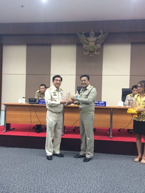 อบต.อ่าวนางรับโล่รางวัล องค์กรปกครองส่วนท้องถิ่นที่มีผลการประเมินประสิทธิภาพสูงสุด ประจำปี 2559