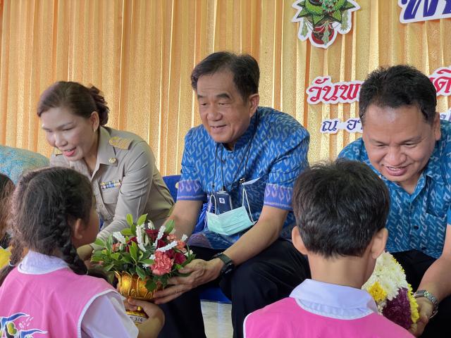 โรงเรียนอนุบาลอ่าวนาง จัดพิธีไหว้ครู