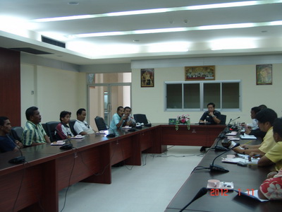 อบต.อ่าวนางร่วมกับผู้เกี่ยวข้อง ประชุมจัดระเบียบผู้ประกอบกิจการรถจักรยานยนต์เช่า ปี 2555
