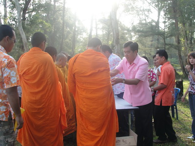 องค์การบริหารส่วนตำบลอ่าวนางจัดงานทำบุญตักบาตรวันสงกรานต์