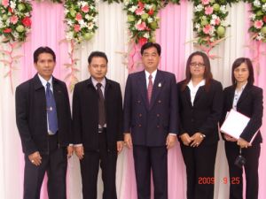 รับรางวัลผู้บริหารและบุคลากรผู้ปฏิบัติงานดีเด่น