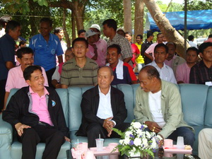 นายกอบต.อ่าวนาง นายพันคำ กิตติธรกุล ร่วมพิธีเปิดงานกีฬาอบจ.กระบี่คัพ 17 พฤศจิกายน 2552