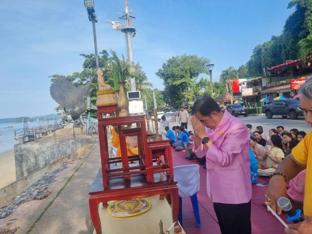 พิธีทําบุญตักบาตรต้อนรับเทศกาลปีใหม่ 2567