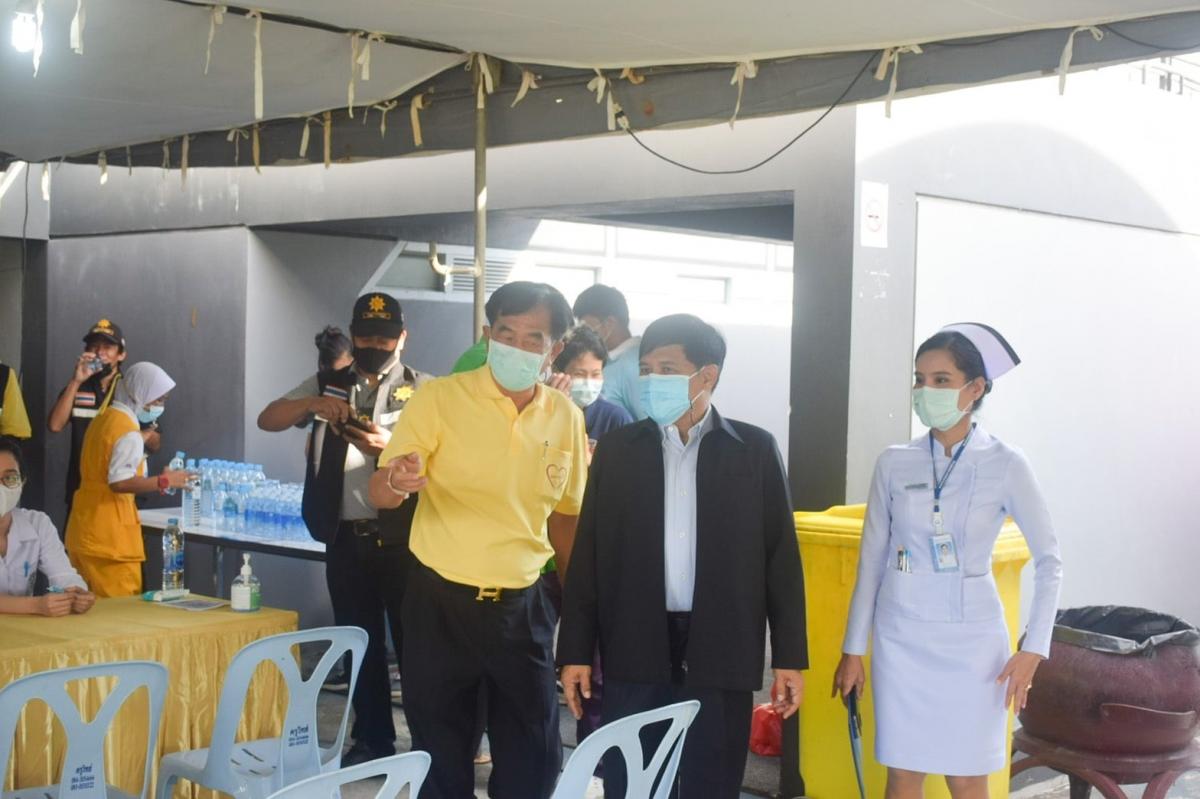 ตรวจเยี่ยม ณ จุดให้บริการฉีดวัคซีนป้องกันไวรัสโควิด-19 ให้กับประชาชน
