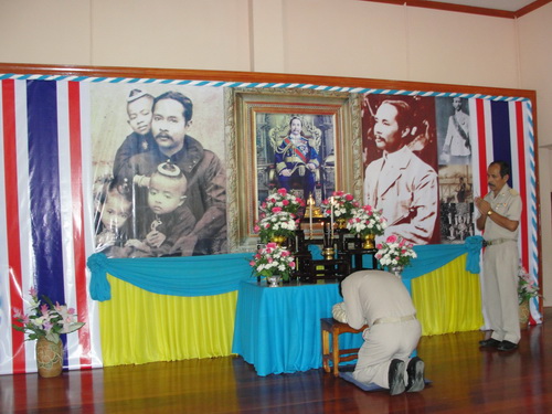 อบต.อ่าวนางจัดพิธีถวายราชสดุดีพระบาทสมเด็จพระเจ้าอยู่หัว รัชกาลที่ 5 เนื่องในโอกาส วันท้องถิ่นไทย