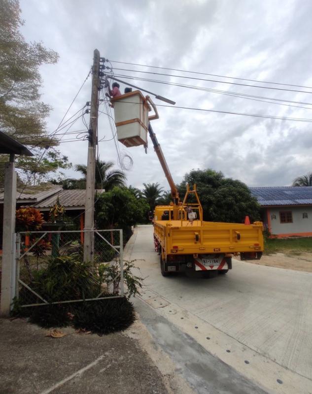 ดำเนินการปรับปรุงซ่อมแซมระบบประปาติดตั้งไฟฟ้าสาธารณะในซอย