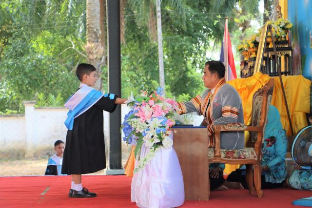 พิธีมอบวุฒิบัตรให้นักเรียนที่สำเร็จการศึกษาโรงเรียนบ้านช่องพลี