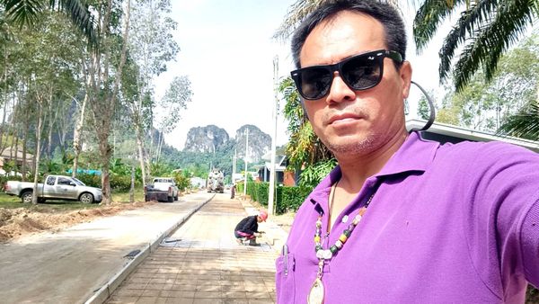 ติดตามควบคุมงาน งานเทคอนกรีตโครงการก่อสร้างถนน