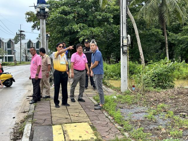 ลงพื้นที่เตรียมขุดลอกคูคลองลำรางสาธารณะเพิ่มประสิทธิภาพการไหลของน้ำ