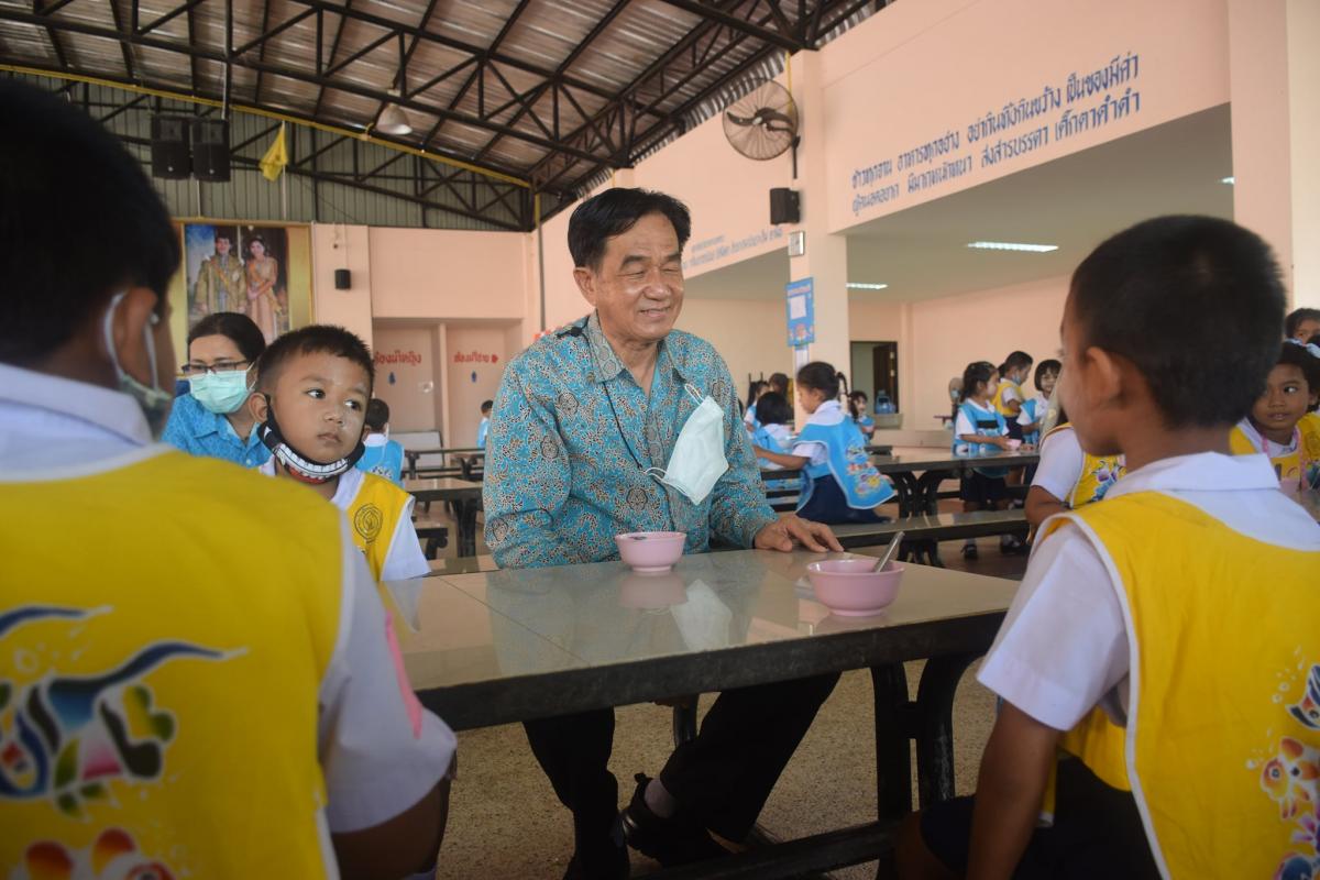 ตรวจเยี่ยม การจัดการเรียนการสอน การจัดเตรียมอาหารกลางวัน และการรักษาความสะอาดสถานศึกษา