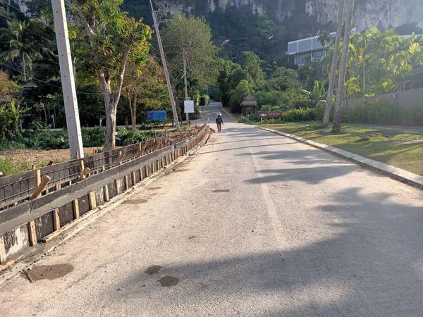 ติดตามควบคุมการก่อสร้าง ซอยอ่าวนาง 11/1 พื้นที่ หมู่ที่ 2