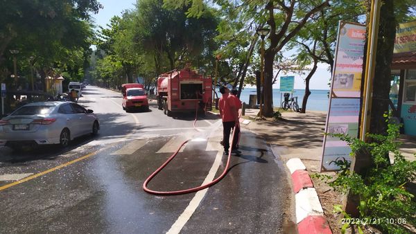 ดล้างทำความสะอาดถนนชายหาดอ่าวนาง หาดนพรัตน์ธารา
