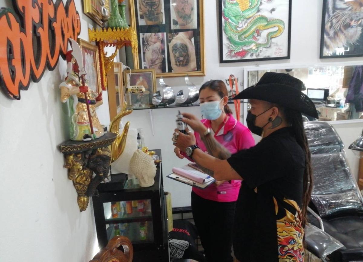 ตรวจสถานประกอบการร้านสักให้เป็นไปตามมาตรฐานสุขลักษณะ