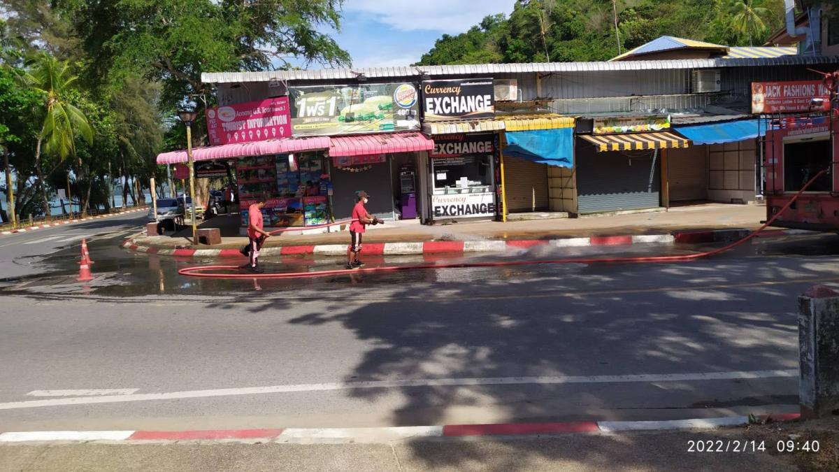 ฉีดล้างถนน ทำความสะอาดถนนหน้าหาดอ่าวนาง