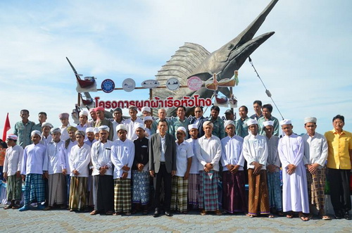 อบต.อ่าวนางร่วมกับผู้ประกอบการเรือโดยสาร จัดทำพิธีผูกผ้าเรือ