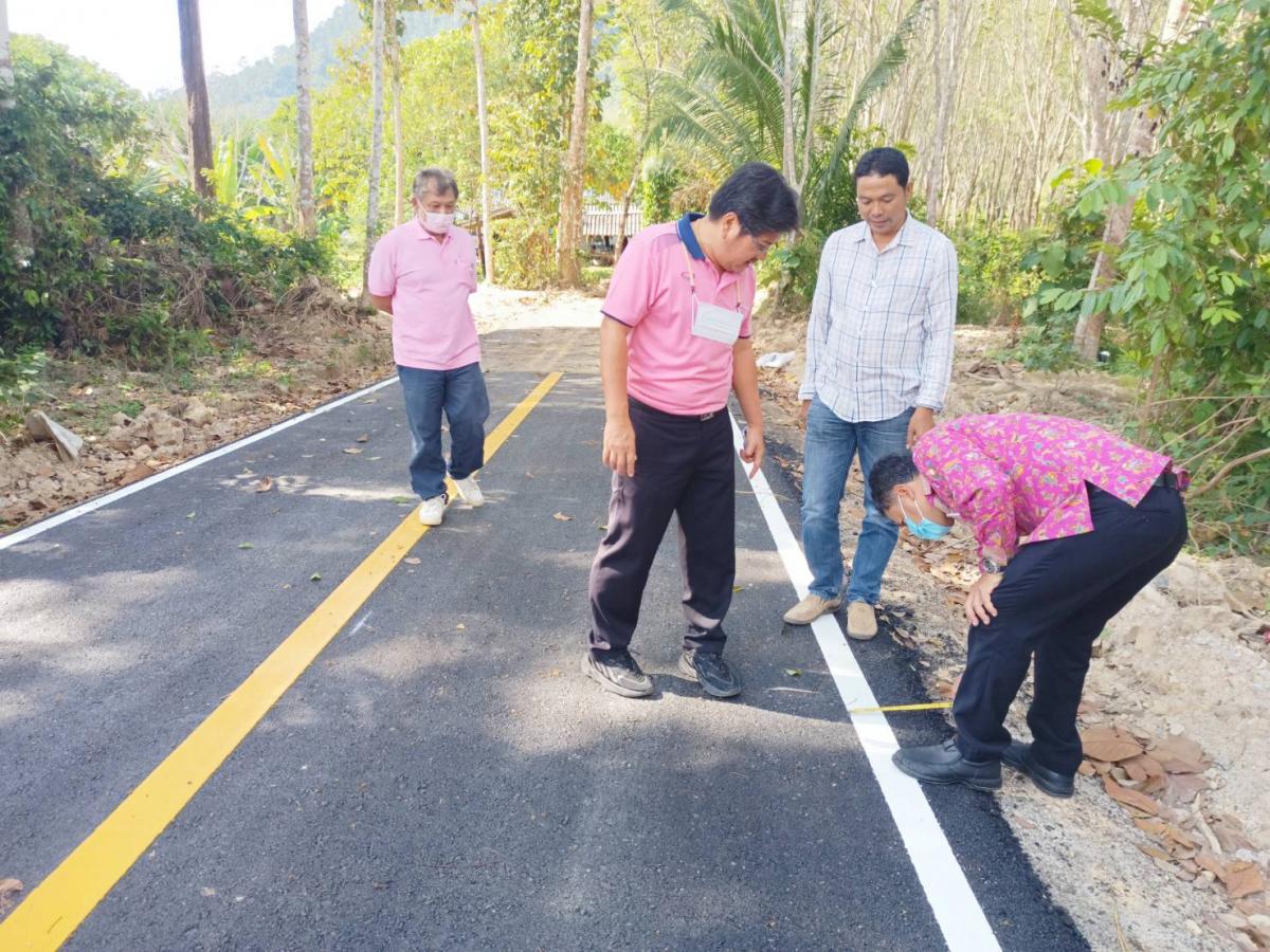ติดตามโครงการก่อสร้างและตรวจรับงานโครงการก่อสร้างถนนแอสฟัลท์ฯพื้นที่หมู่ที่ 1