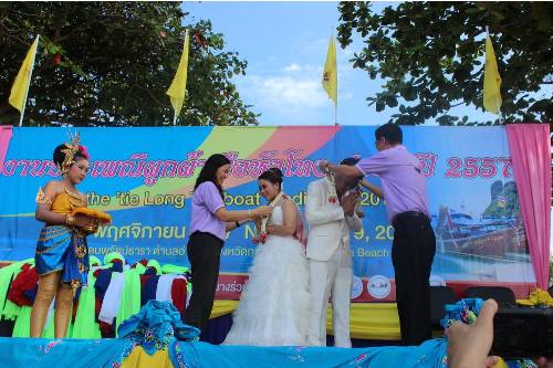 อบต.อ่าวนาง เปิดโครงการพิธีผูกผ้าเรือหัวโทง ขอพรพระนางและปีนผาจดทะเบียนสมรส 19 พ.ย 57