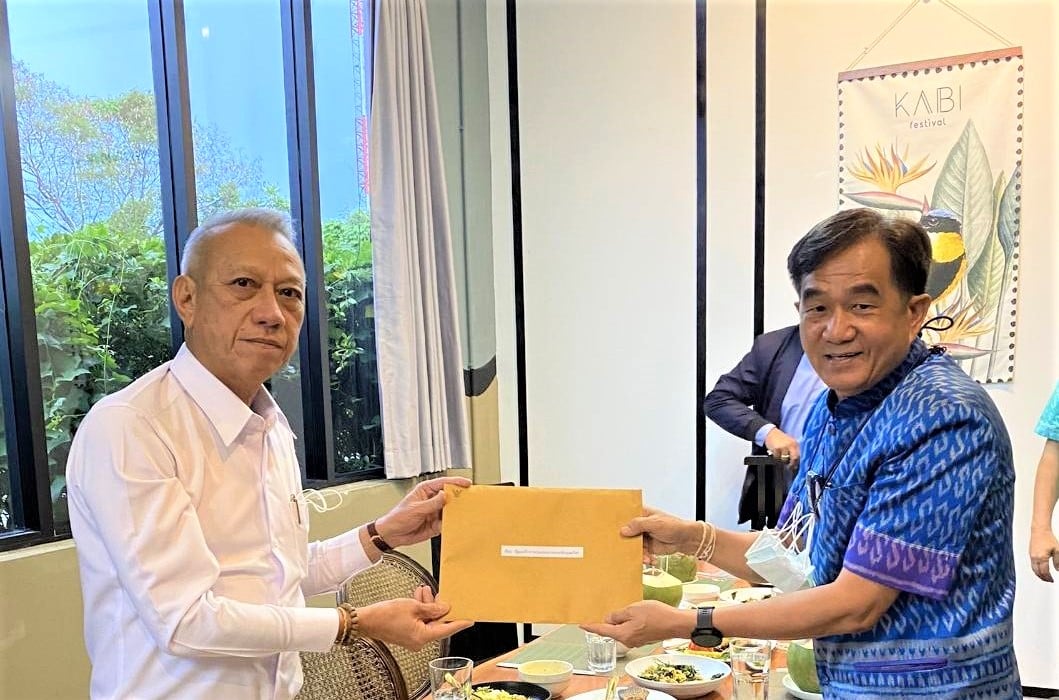 นายก อบต.อ่าวนาง เข้ายื่นหนังสือเพื่อช่วยผลักดันการบริหารจัดการท่าเทียบเรือเกาะพีพี