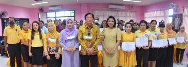 พิธีมอบเกียรติบัตรโครงการรณรงค์ป้องกันยาเสพติดในโรงเรียน