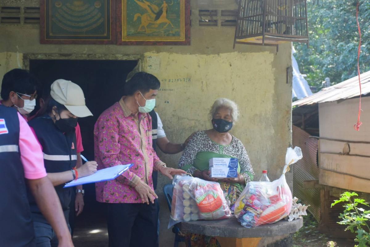ลงพื้นที่เยี่ยมผู้สูงอายุ ผู้พิการ และกลุ่มเปราะบางในพื้นที่ตำบลอ่าวนาง