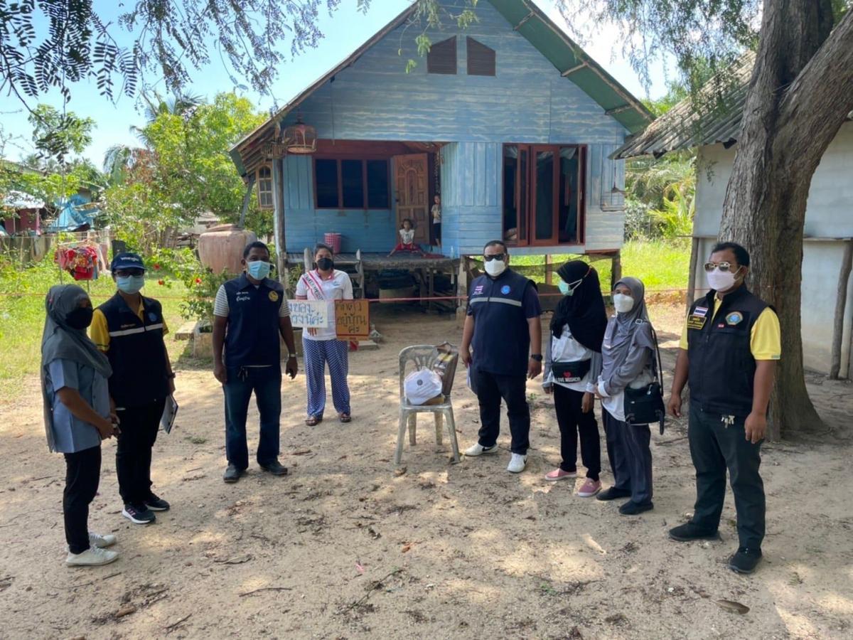 อบต.อ่าวนาง ลงพื้นที่มอบถุงยังชีพให้บ้านผู้กักตัวลดการแพร่ระบาดไวรัสโควิด-19