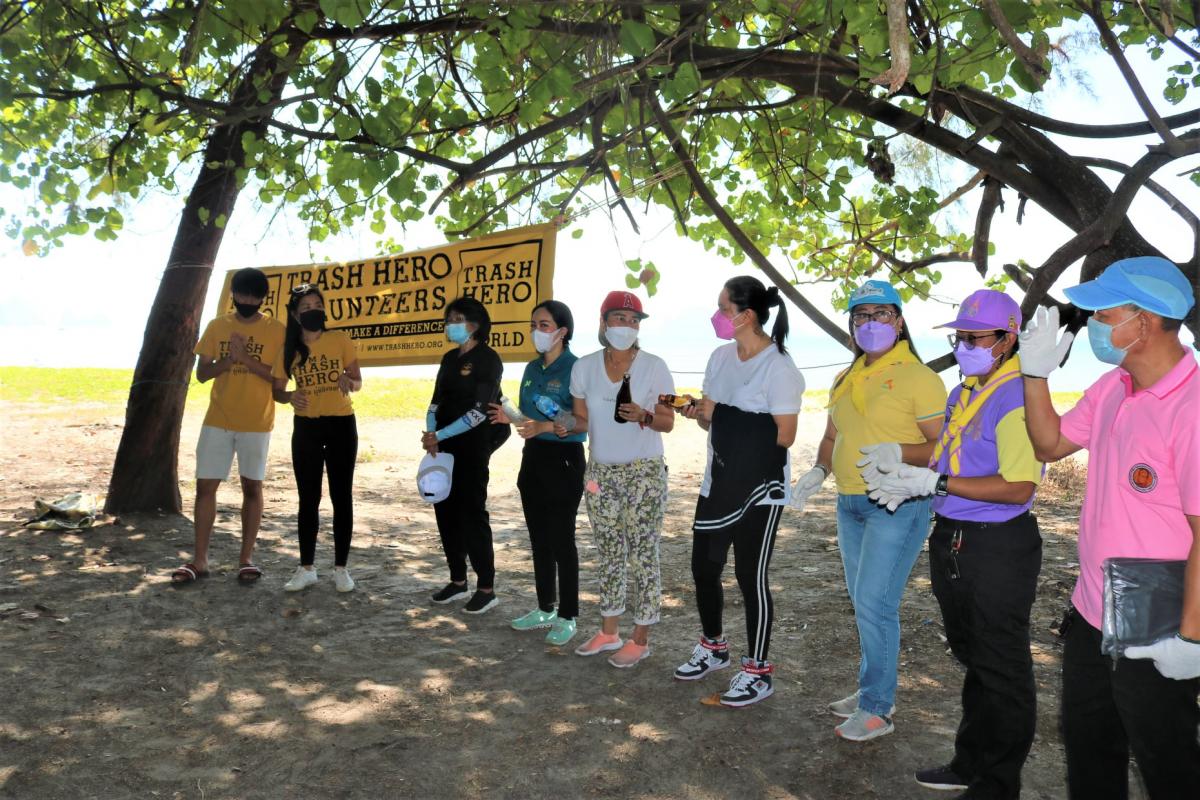 ร่วมกิจกรรมเก็บขยะทำความสะอาดชายหาดยาว