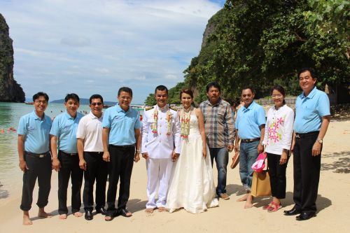 อบต.อ่าวนาง จัดกิจกรรมโครงการผูกผ้าเรือหัวโทง พิธีขอพรพระนาง กิจกรรมปีนผาจดทะเบียนสมรส ประจำปี 2558
