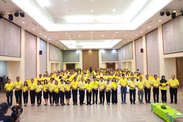 ร่วมพิธีรับกล้าไม้ โครงการ 72 ล้านต้น
