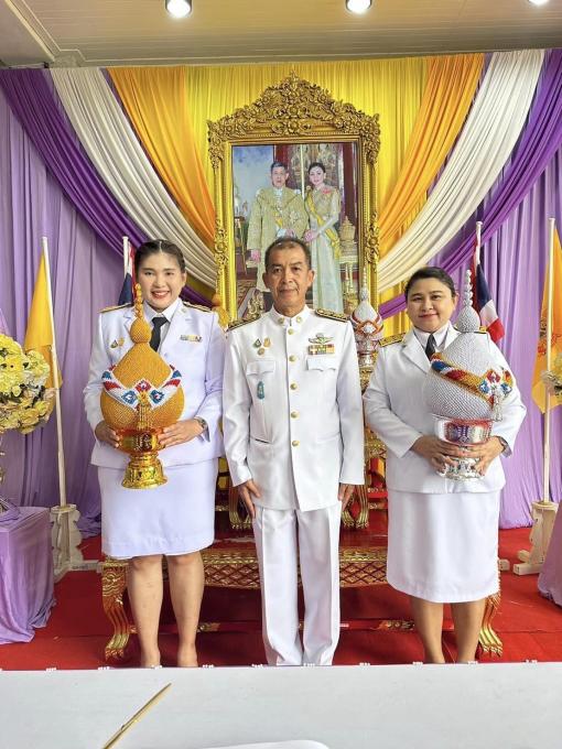 ร่วมพิธีถวายเครื่องราชสักการะวางพานพุ่มและพิธีจุดเทียนถวายพระพรชัยมงคล สมเด็จพระนางเจ้าฯ พระบรมราชินี